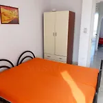 Primo Piano A Pochi Passi Dalla Solaris Due Ferienhaus Torre Mozza
