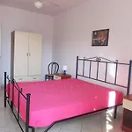 Primo Piano A Pochi Passi Dalla Solaris Due 度假居 *